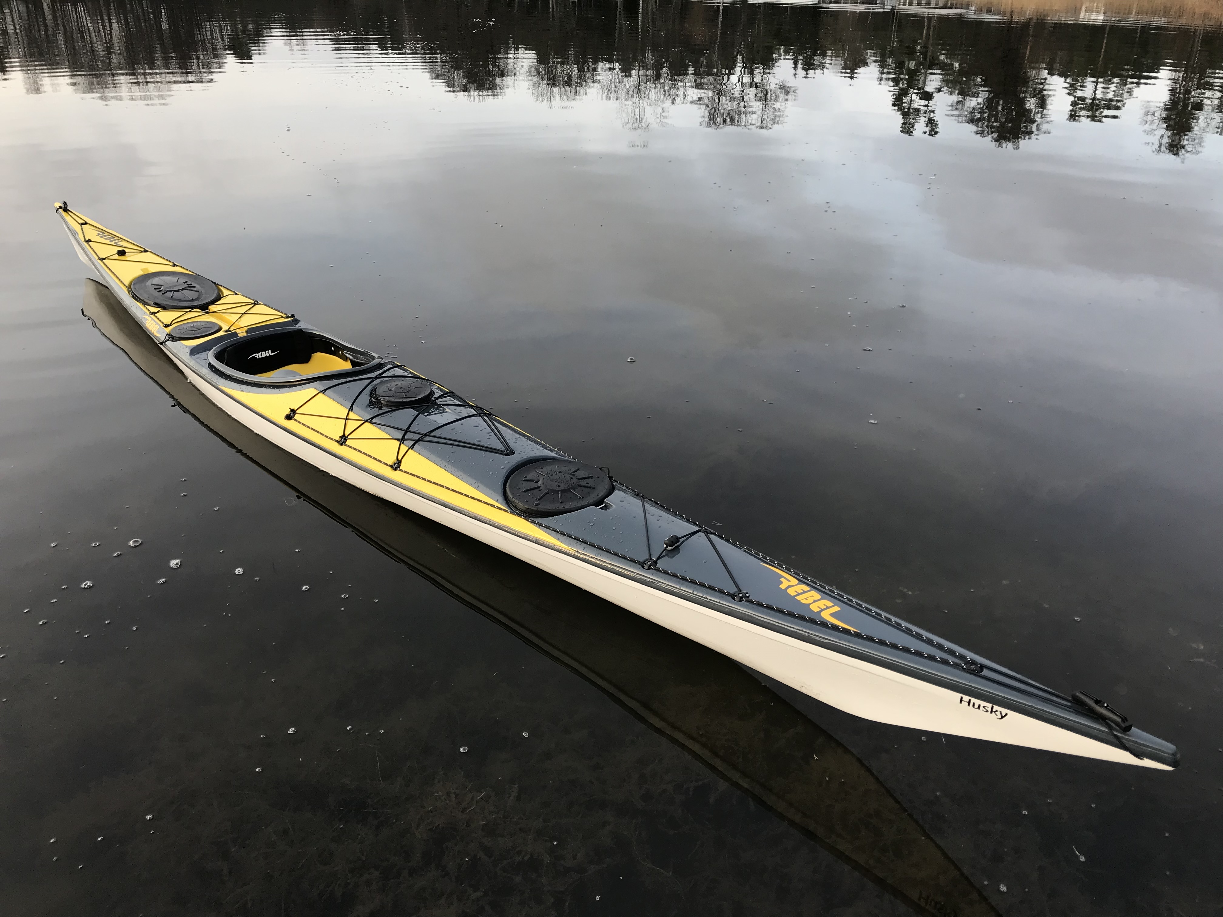 Rebel Kayaks Husky White/Graphite/Yellow Ostkustenkajak